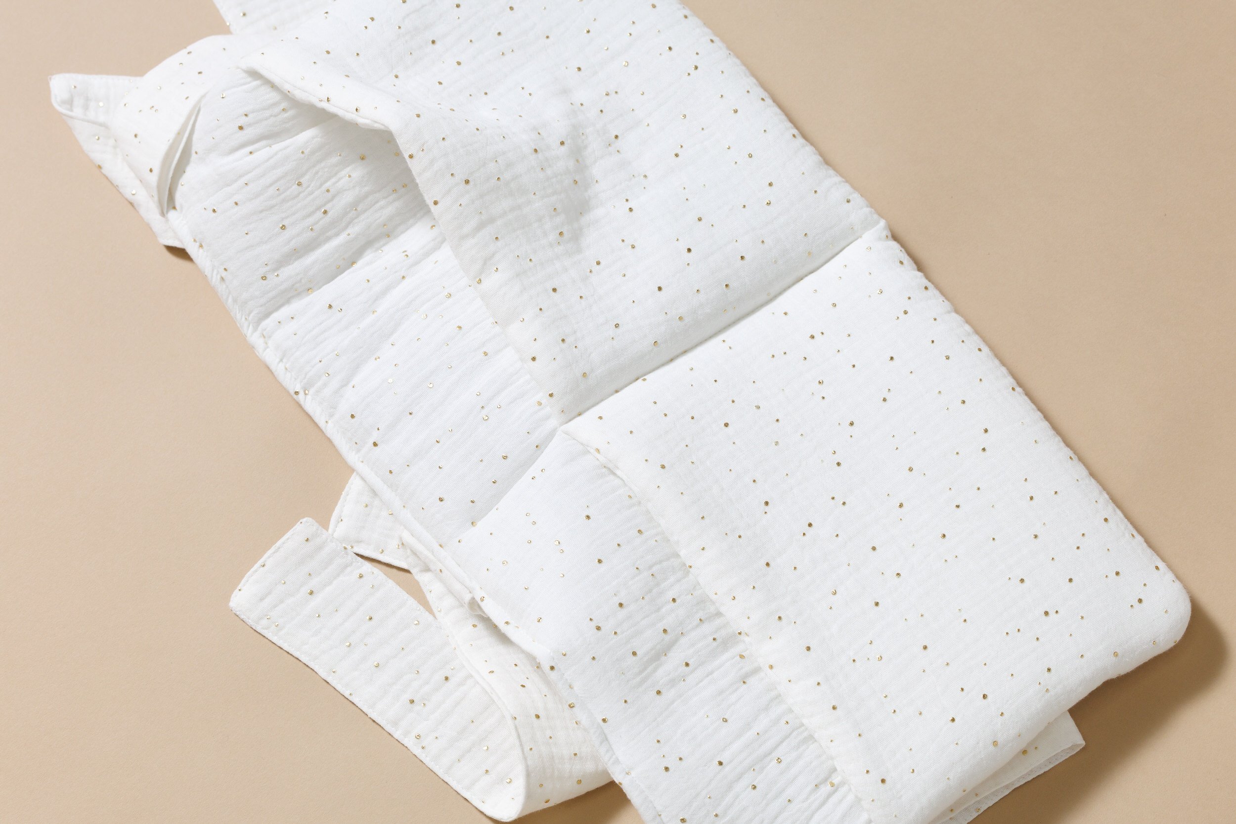 Organizador de Cama - estrelas brancas e douradas Organizador de Cama - estrelas brancas e douradas