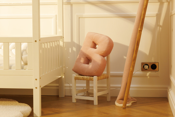 Buchstaben-Kissen B - Rosa Kord