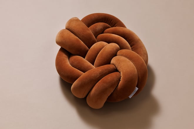 Cojín Nudo Canela