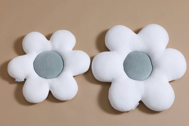Velour Daisy Cushion - Sage Green
