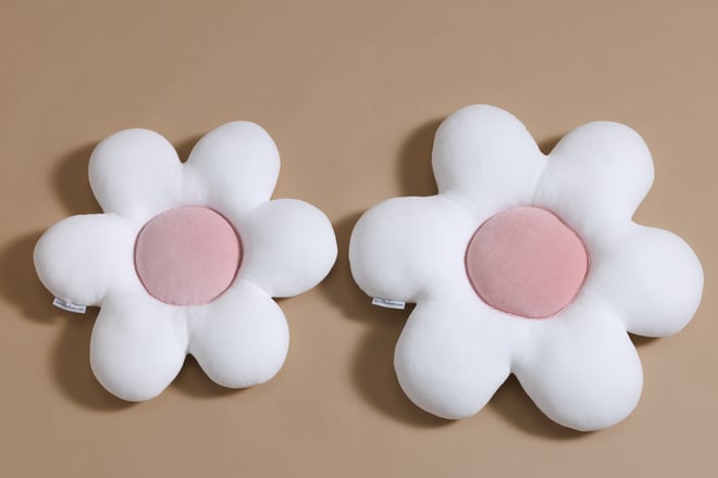 Velour Daisy Cushion - Powder Pink
