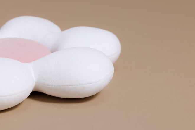 Velour Daisy Cushion - Powder Pink