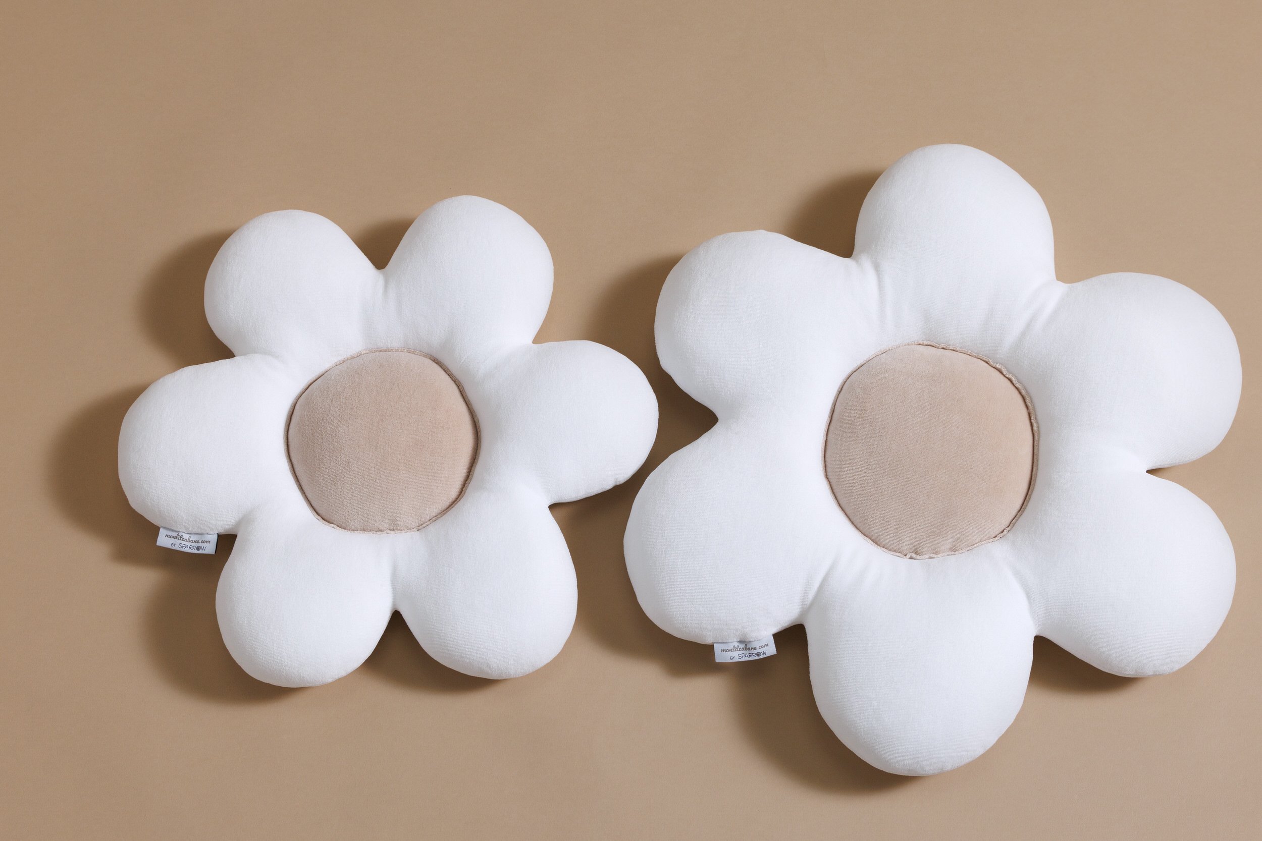 Almofada Daisy em veludo - Bege Almofada Daisy em veludo - Bege