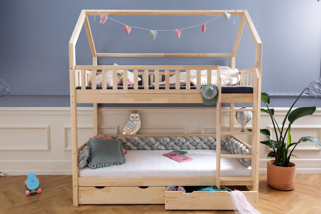 Daisies Sage Green Bed Bumper - 4 Ropes