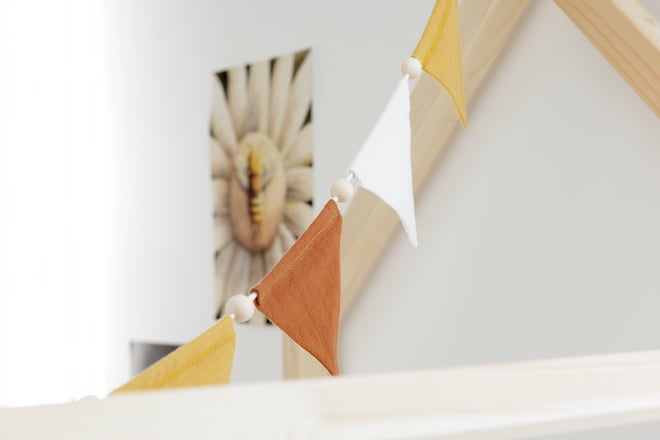 Sunshine Garland Linen Caramel
