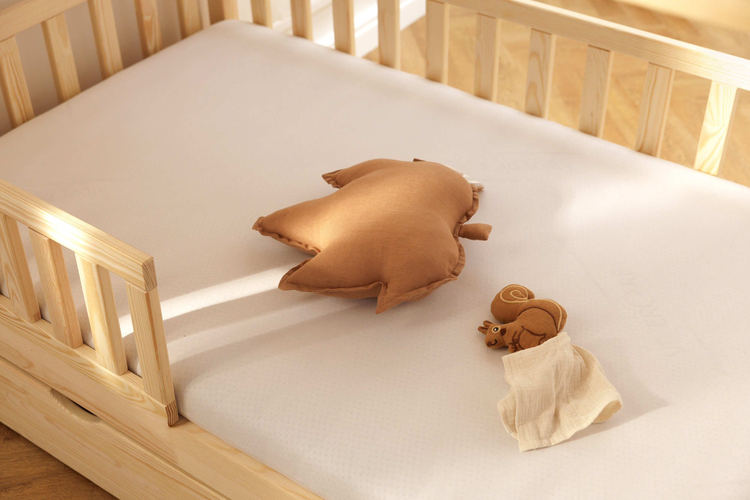 - Coussin Feuille d’Érable en Lin Chocolat - Marron (Mon Lit Cabane) - Image 1
