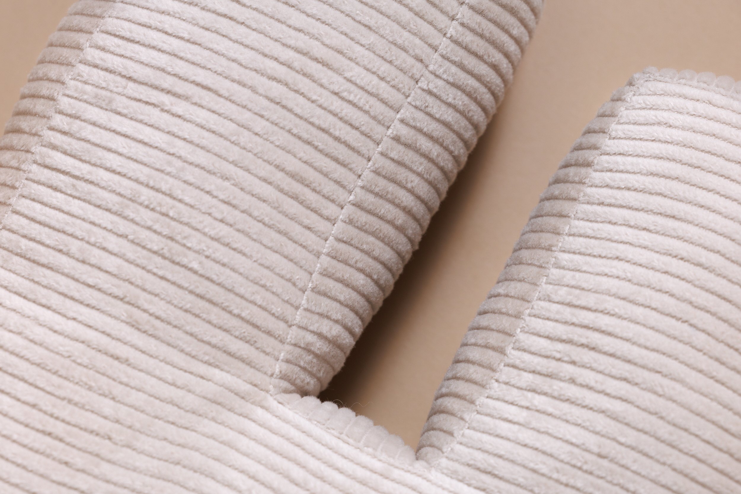 Coussin Lettre E - Velours Côtelé Écru Coussin Lettre E - Velours Côtelé Écru