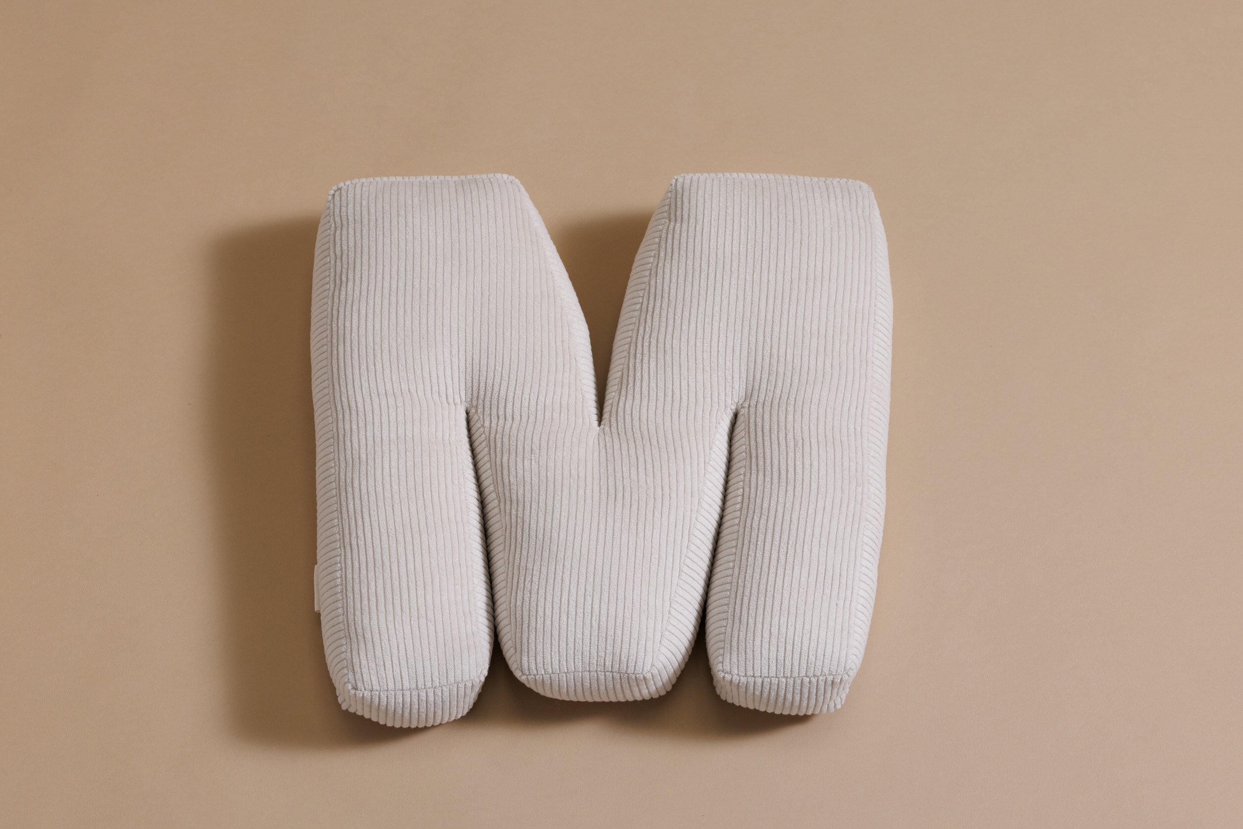 Coussin Lettre M - Velours Côtelé Écru Coussin Lettre M - Velours Côtelé Écru