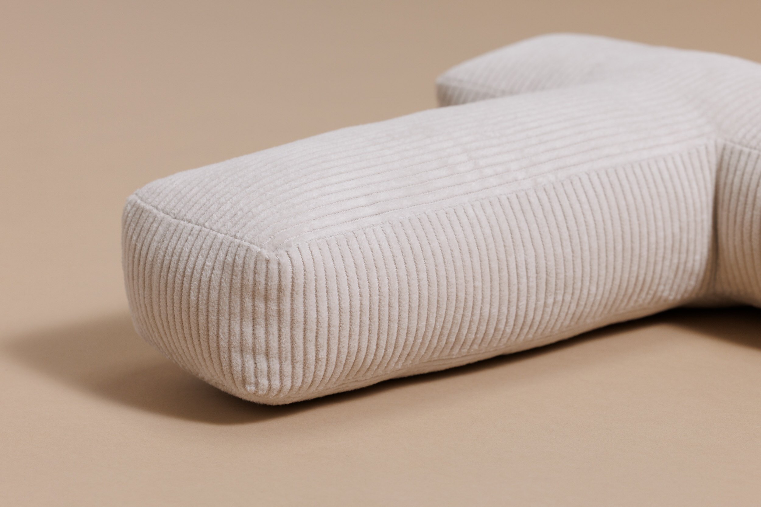 Coussin Lettre T - Velours Côtelé Écru Coussin Lettre T - Velours Côtelé Écru