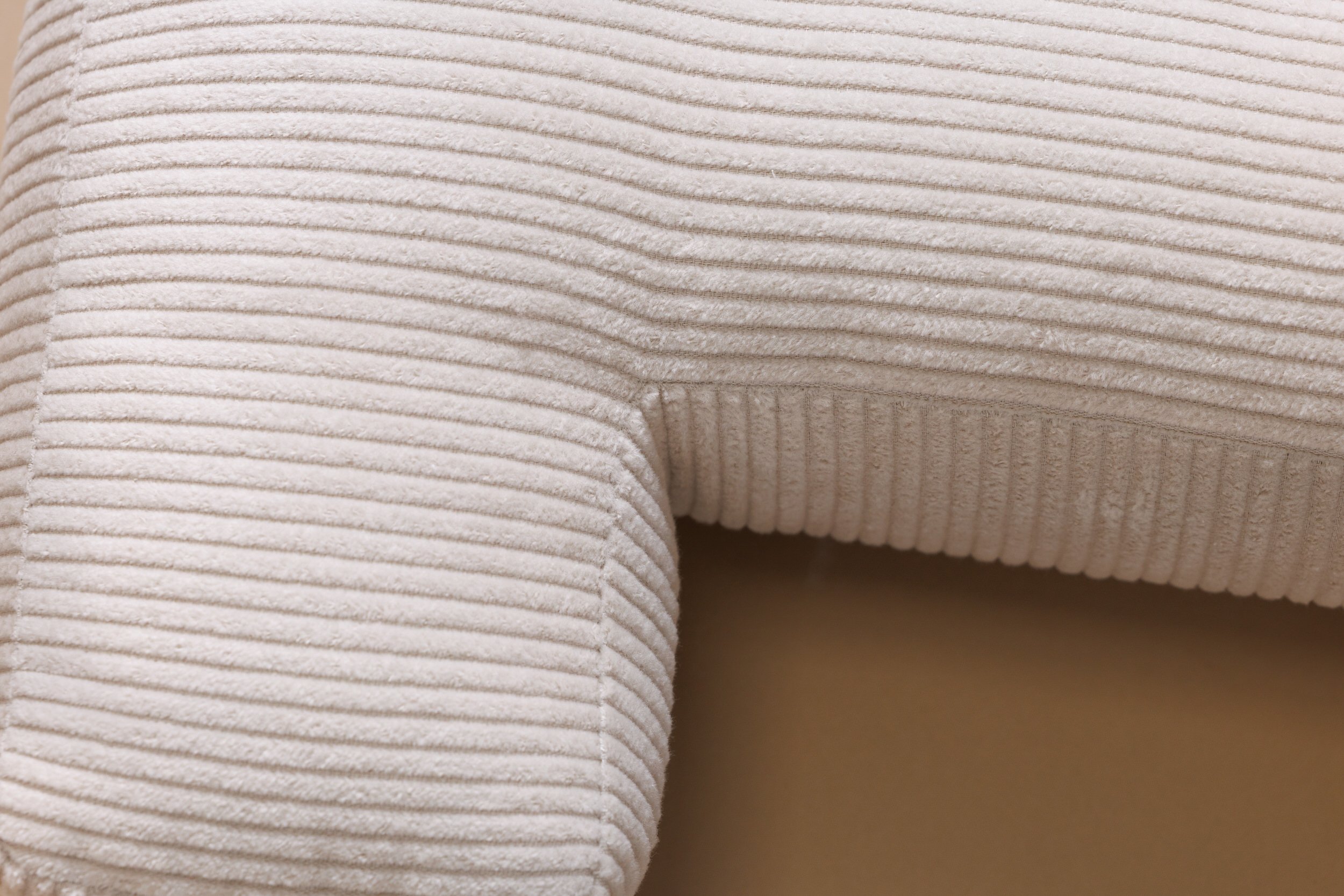 Coussin Lettre T - Velours Côtelé Écru Coussin Lettre T - Velours Côtelé Écru