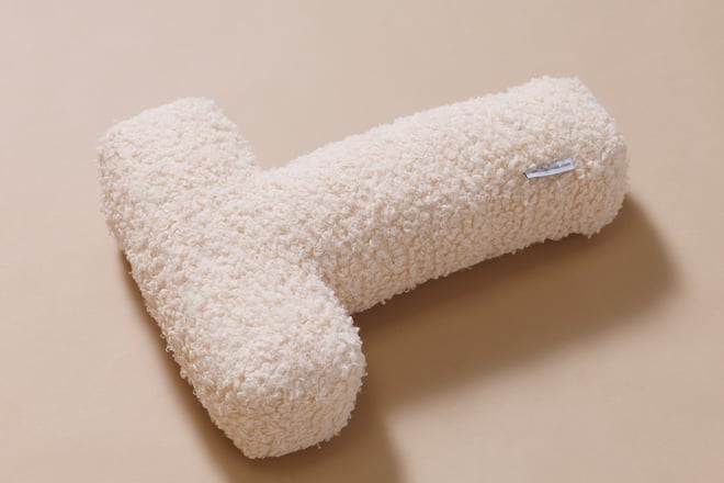 Letter Cushion T - Vanilla Boucle