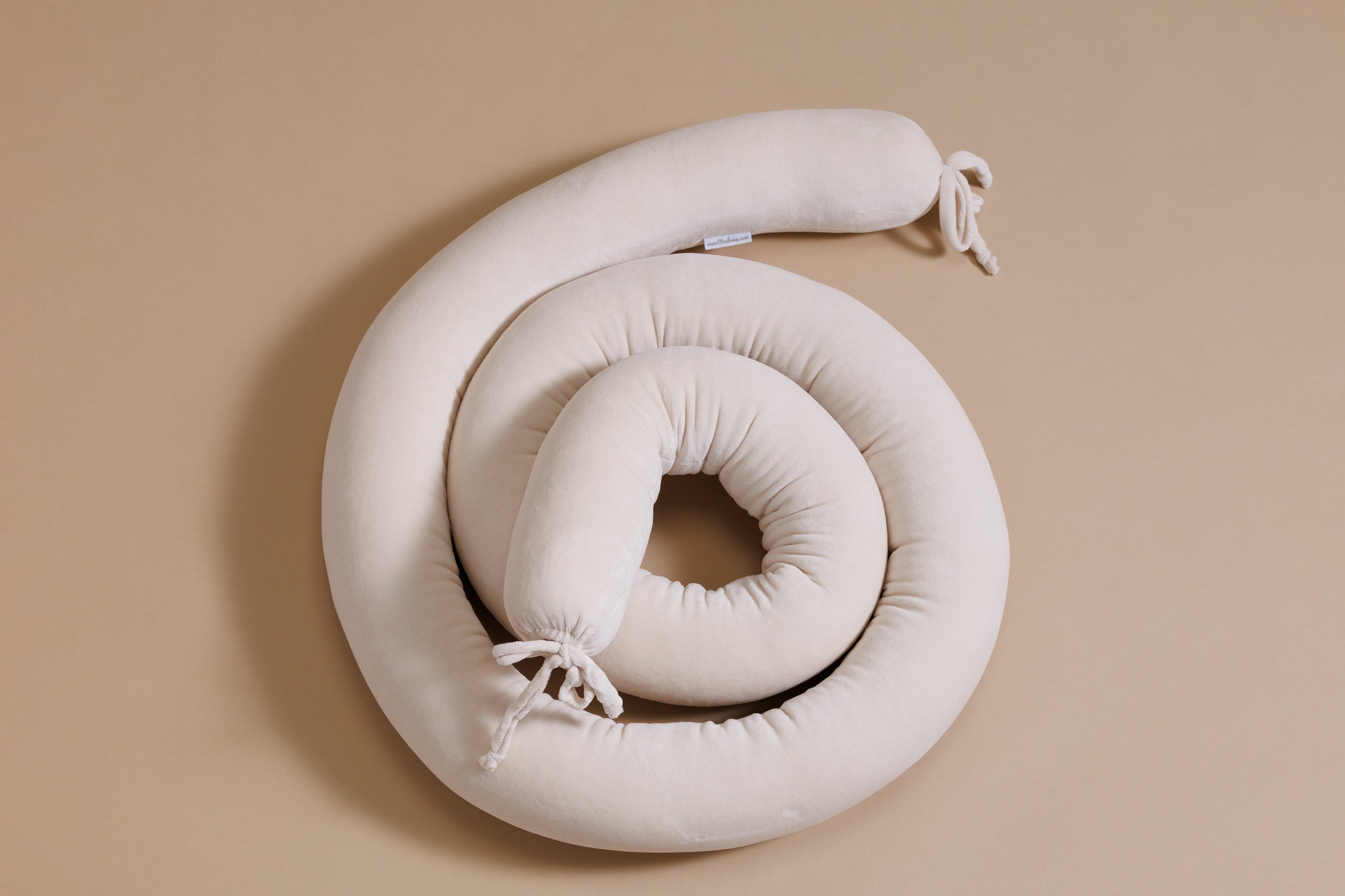 Contorno de Cama Travesseiro- Amêndoa Contorno de Cama Travesseiro- Amêndoa