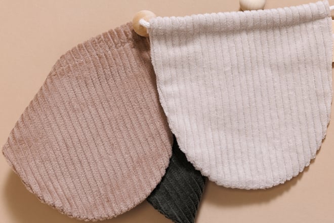Samt-Dreiecksgirlande in Creme und Türkis