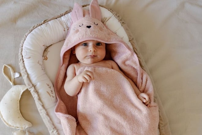 Beige MouseBath Cape