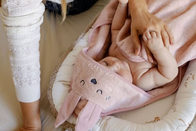 Beige MouseBath Cape