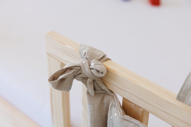 Tasca per letto - Beige con stelle argentate