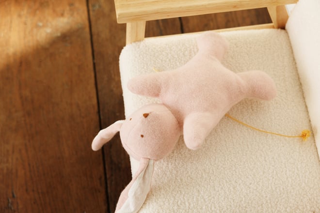 Doudou Coelhinho Rosa em Algodão Orgânico