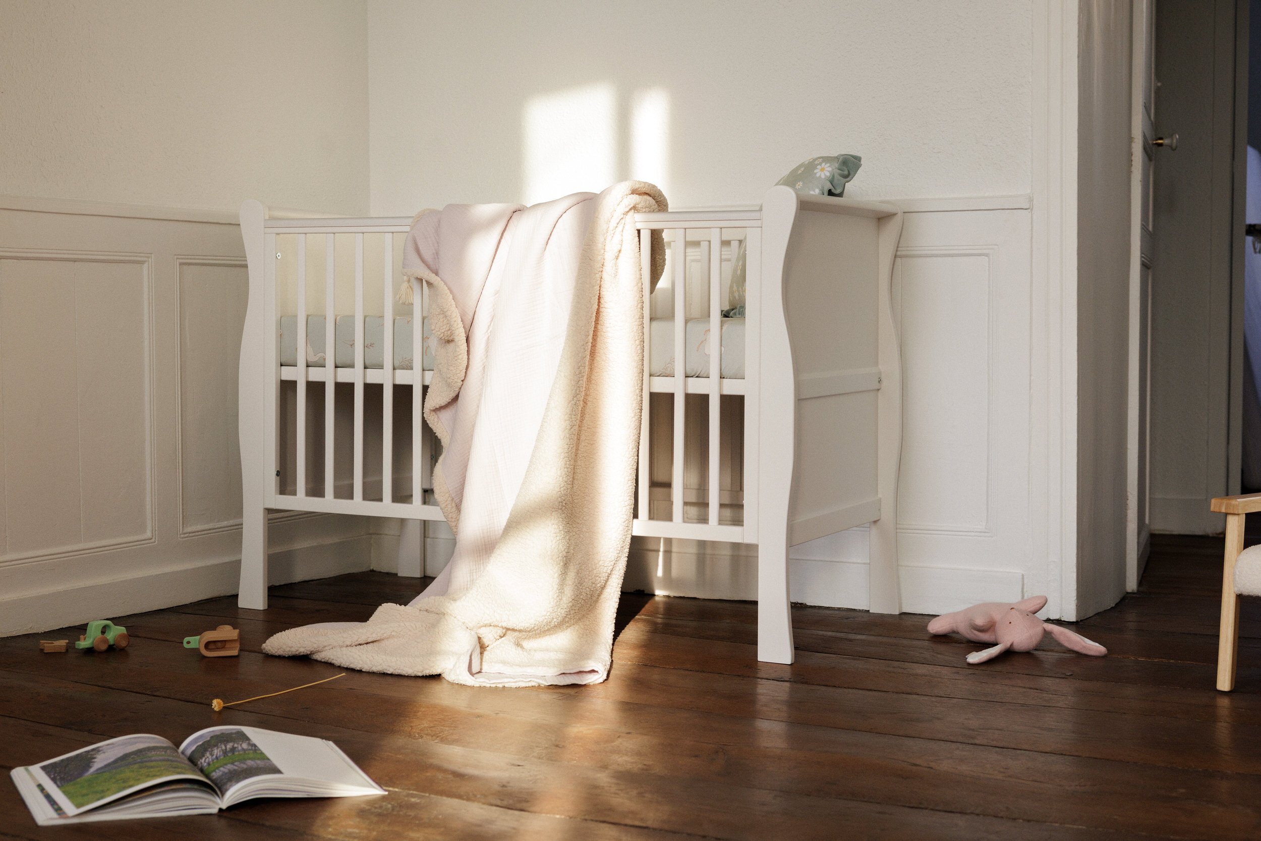 Babybett Stella Mitwachsend 70x140cm - Weiß Babybett Stella Mitwachsend 70x140cm - Weiß