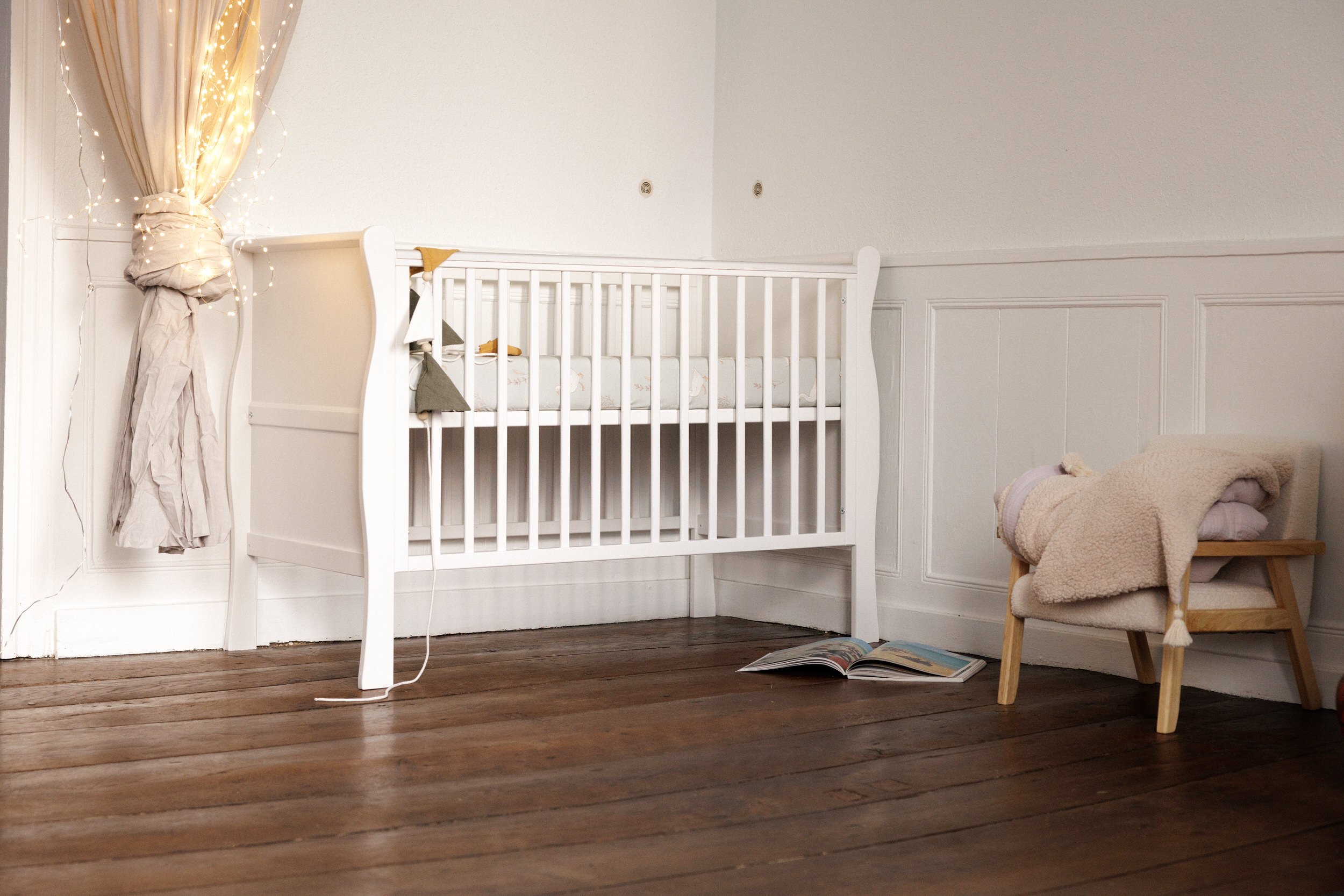 Babybett Stella Mitwachsend 70x140cm - Weiß Babybett Stella Mitwachsend 70x140cm - Weiß