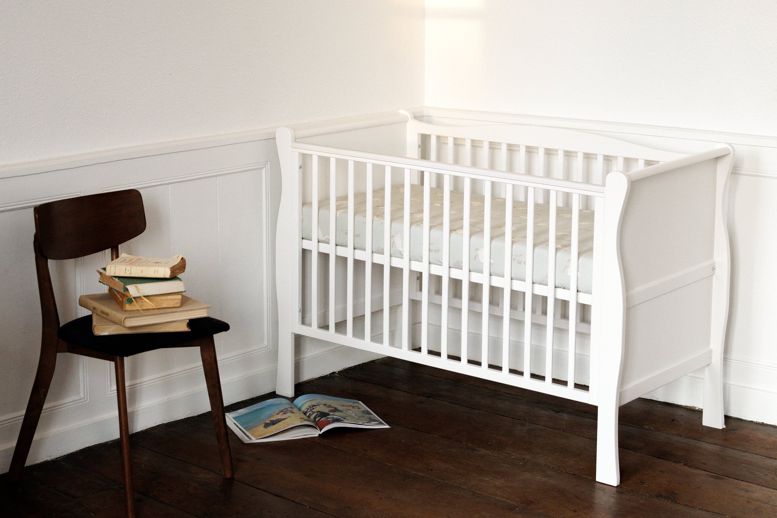 Babybett Stella Mitwachsend 70x140cm - Weiß Babybett Stella Mitwachsend 70x140cm - Weiß