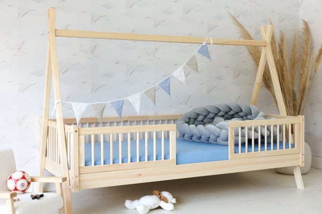 Linen Triangles Garland White and Blue