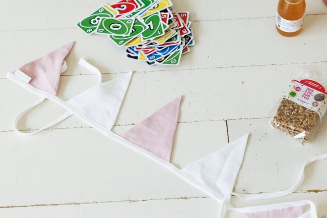 Ghirlanda di Triangoli in Velluto a Coste Crema e Rosa