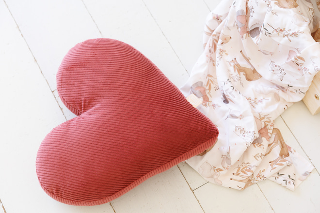 Coussin Coeur en Velours Côtelé Framboise