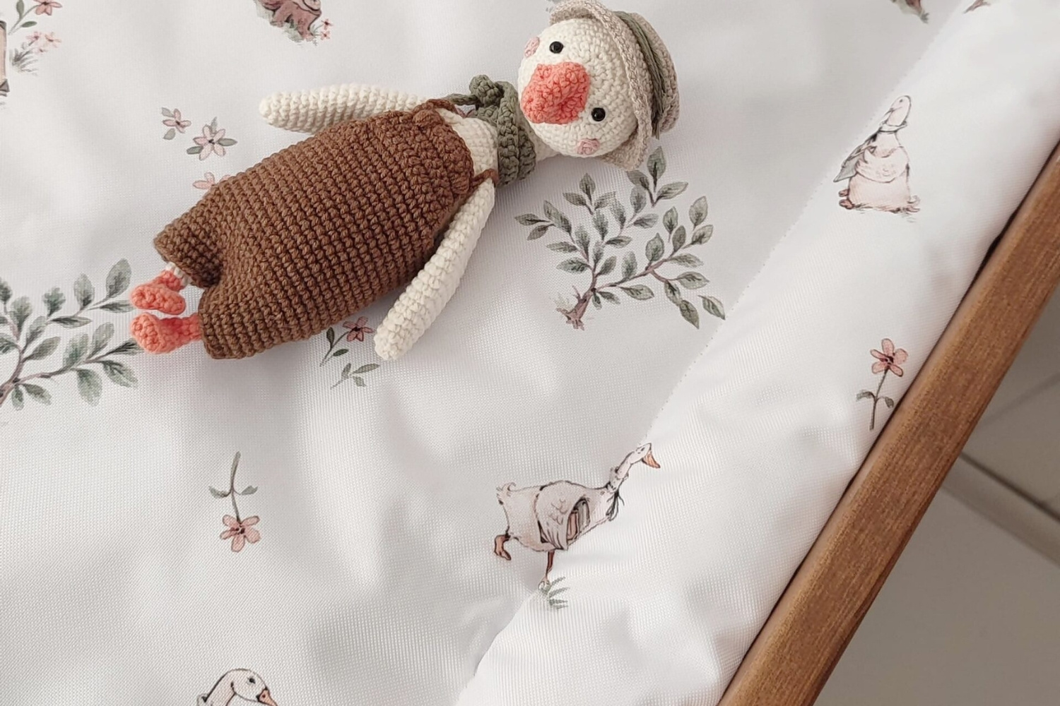 - Matelas à Langer pour Plan à Langer 73x47cm  - Oies - (Mon Lit Cabane) - Image 2