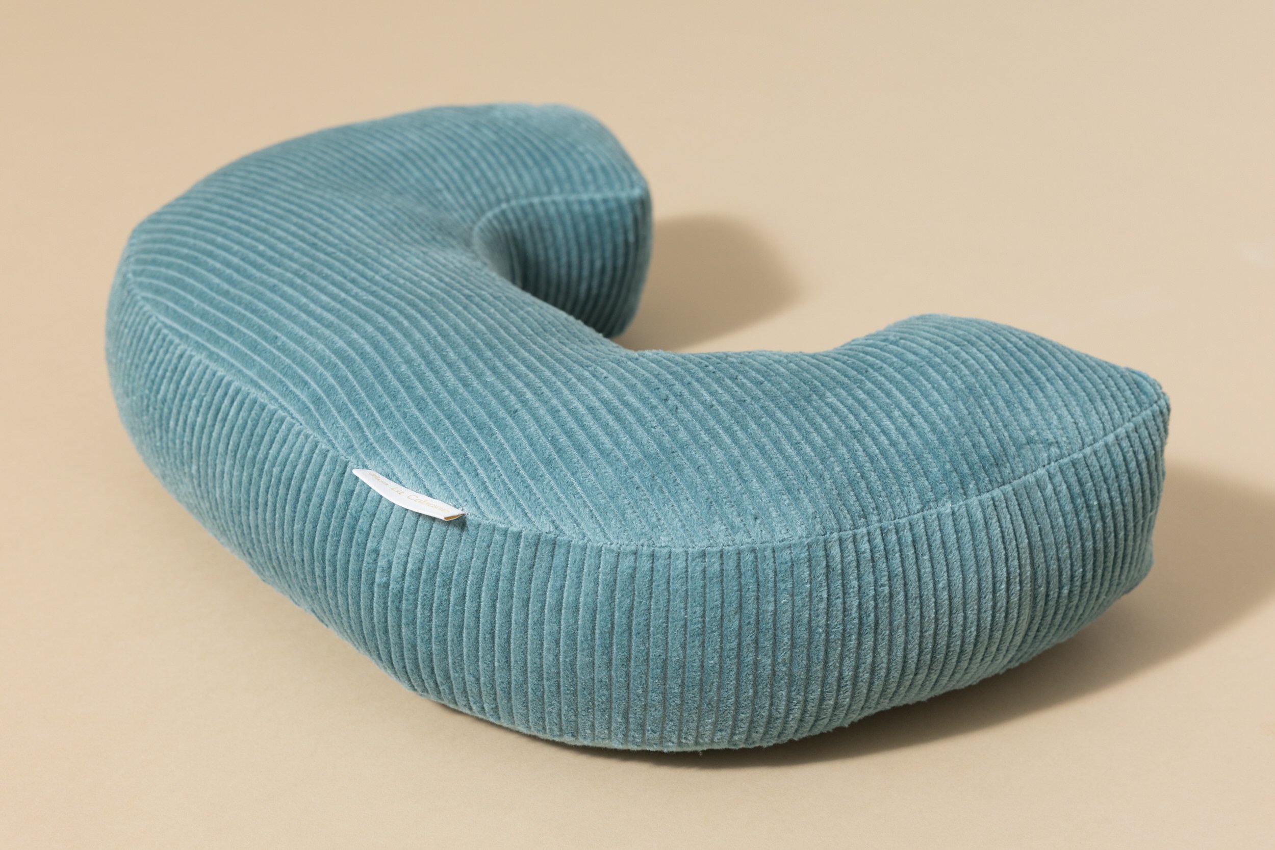 Coussin Lettre C - Velours Côtelé Bleu Coussin Lettre C - Velours Côtelé Bleu