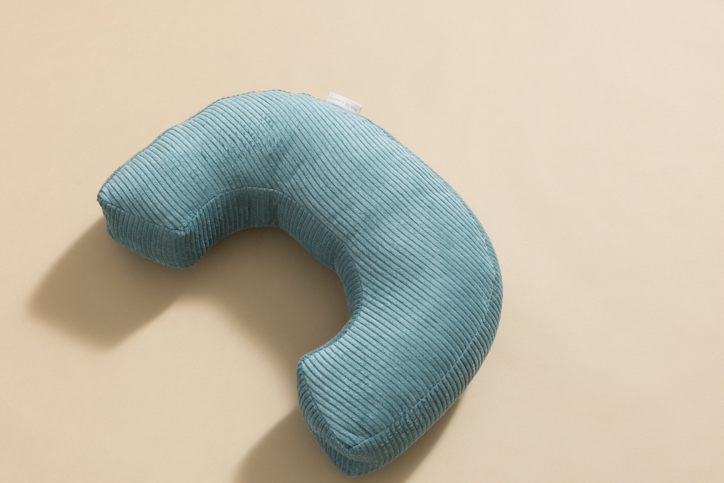 Coussin Lettre C - Velours Côtelé Bleu Coussin Lettre C - Velours Côtelé Bleu