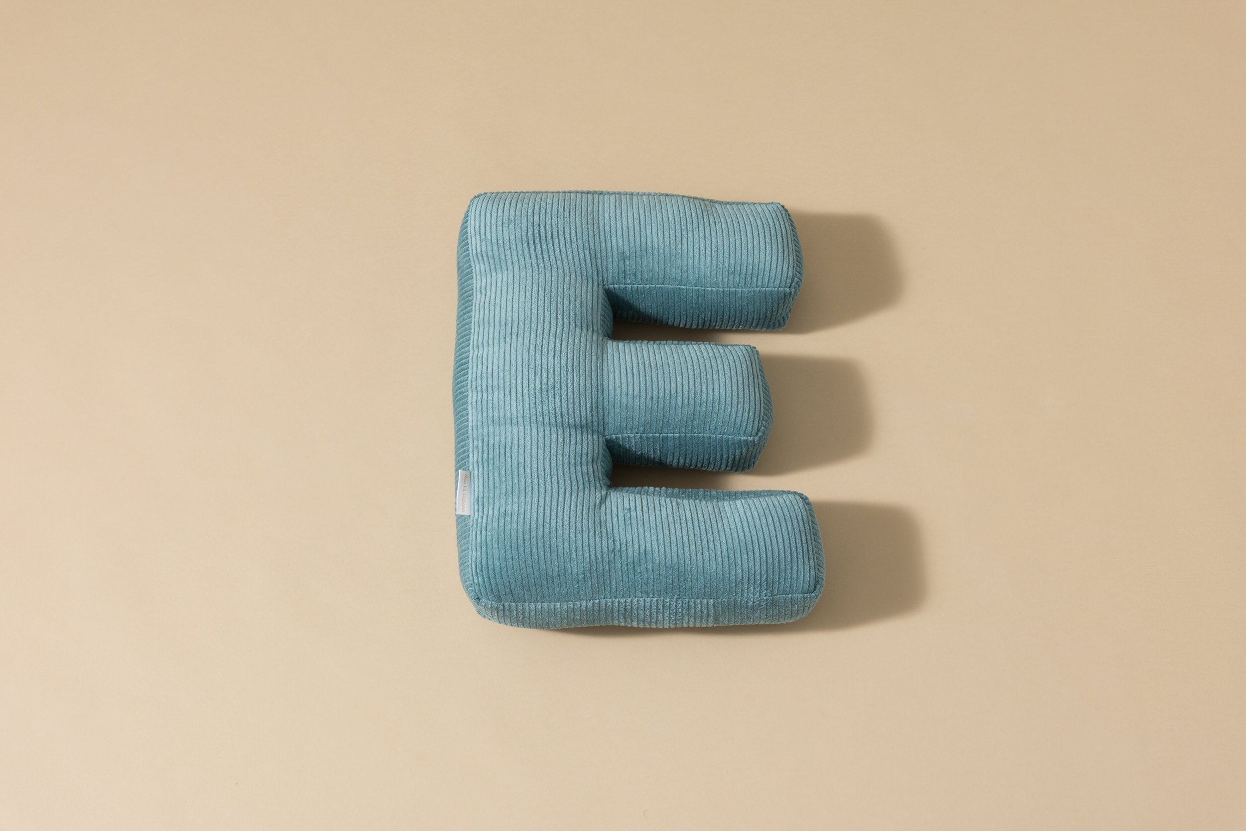 Coussin Lettre E - Velours Côtelé Bleu Coussin Lettre E - Velours Côtelé Bleu