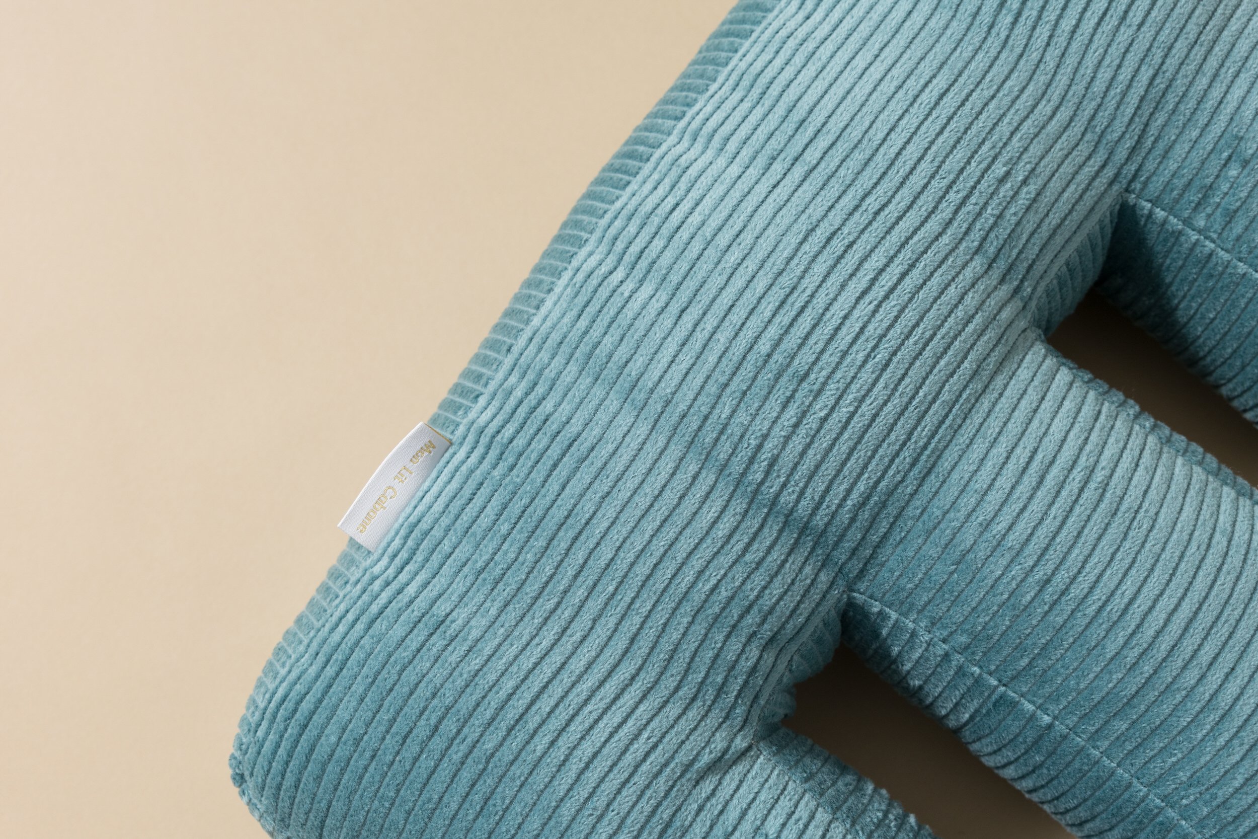 Coussin Lettre E - Velours Côtelé Bleu Coussin Lettre E - Velours Côtelé Bleu
