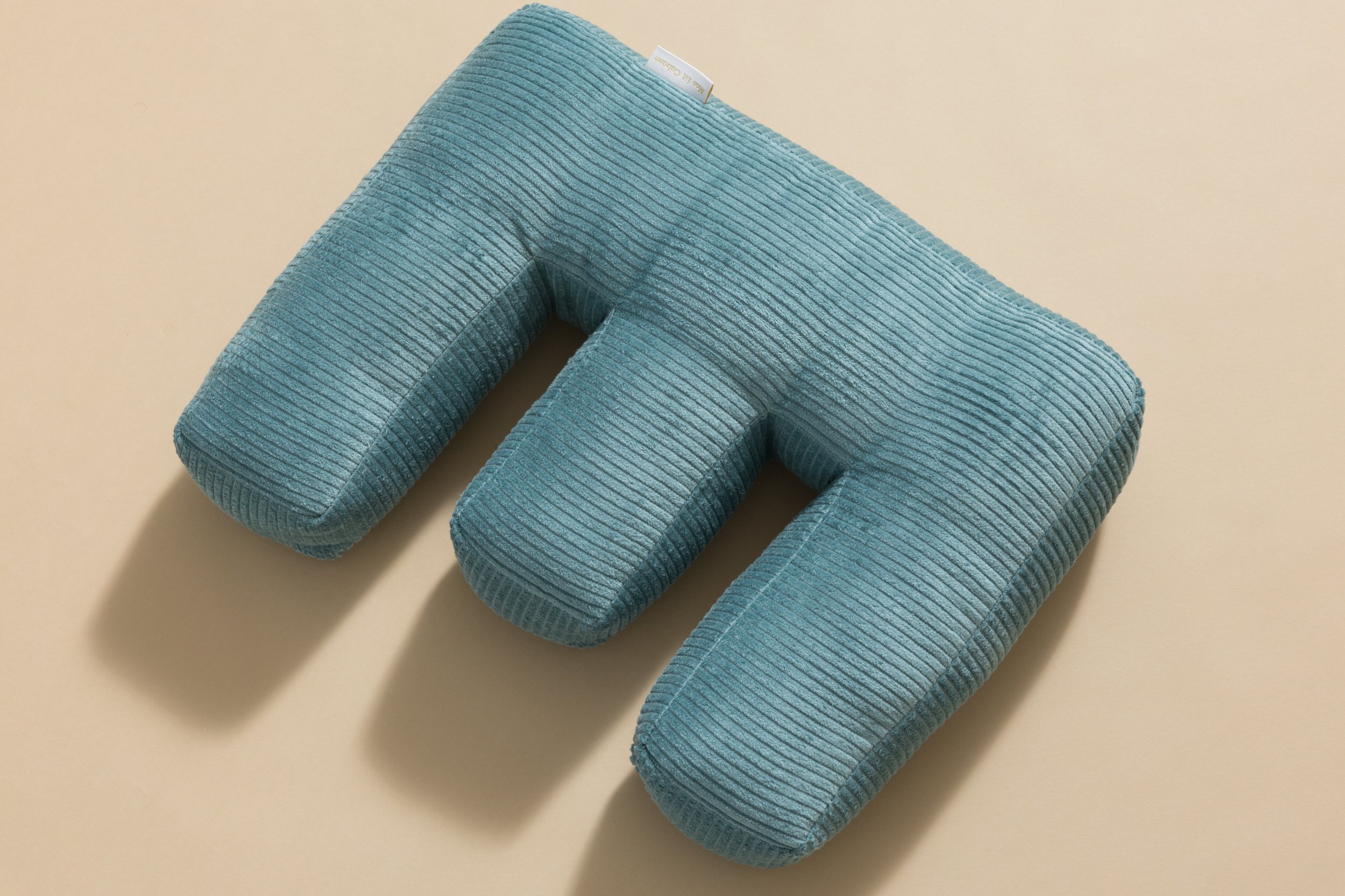 Coussin Lettre E - Velours Côtelé Bleu Coussin Lettre E - Velours Côtelé Bleu
