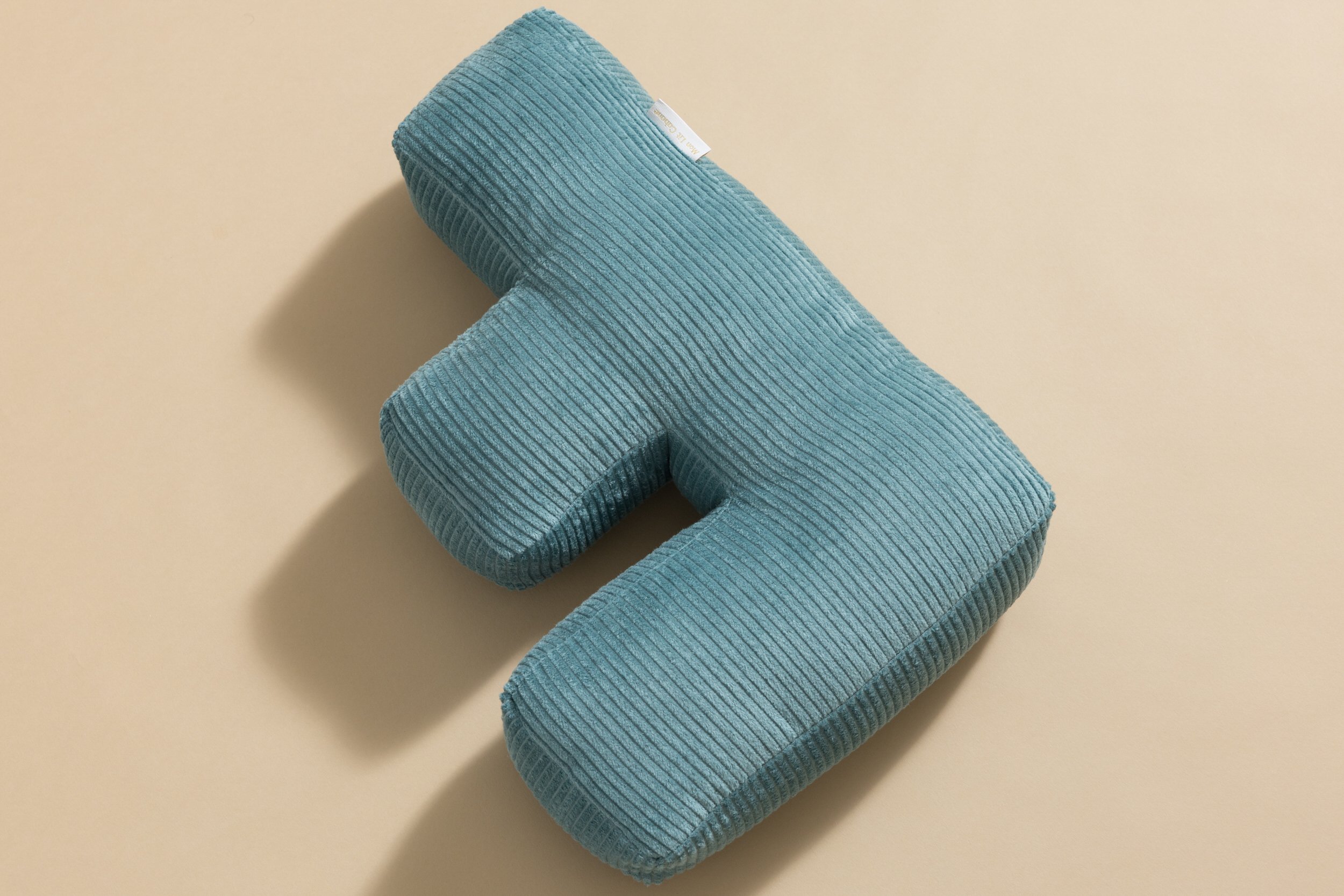 Coussin Lettre F - Velours Côtelé Bleu Coussin Lettre F - Velours Côtelé Bleu