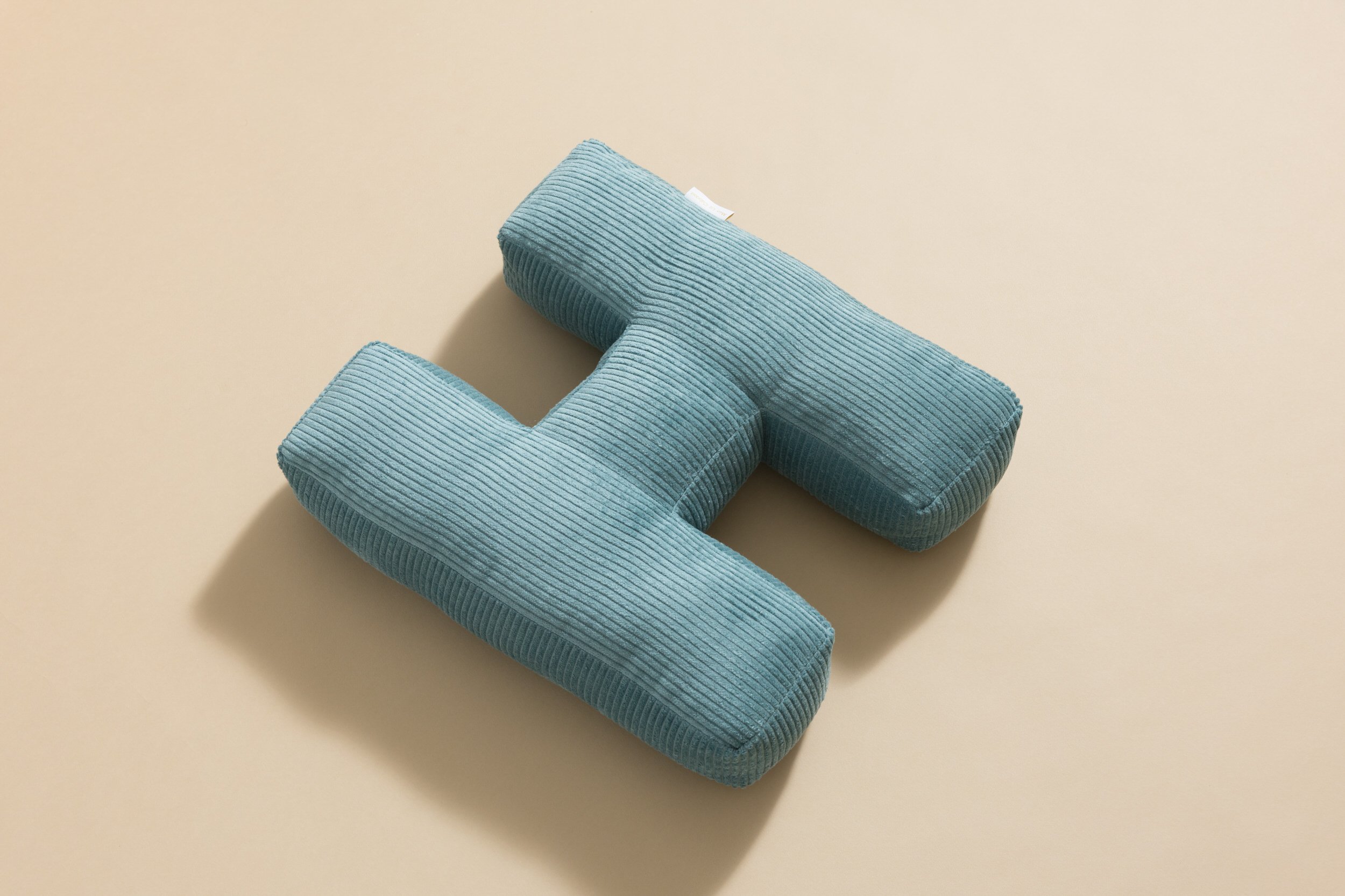 Coussin Lettre H - Velours Côtelé Bleu Coussin Lettre H - Velours Côtelé Bleu