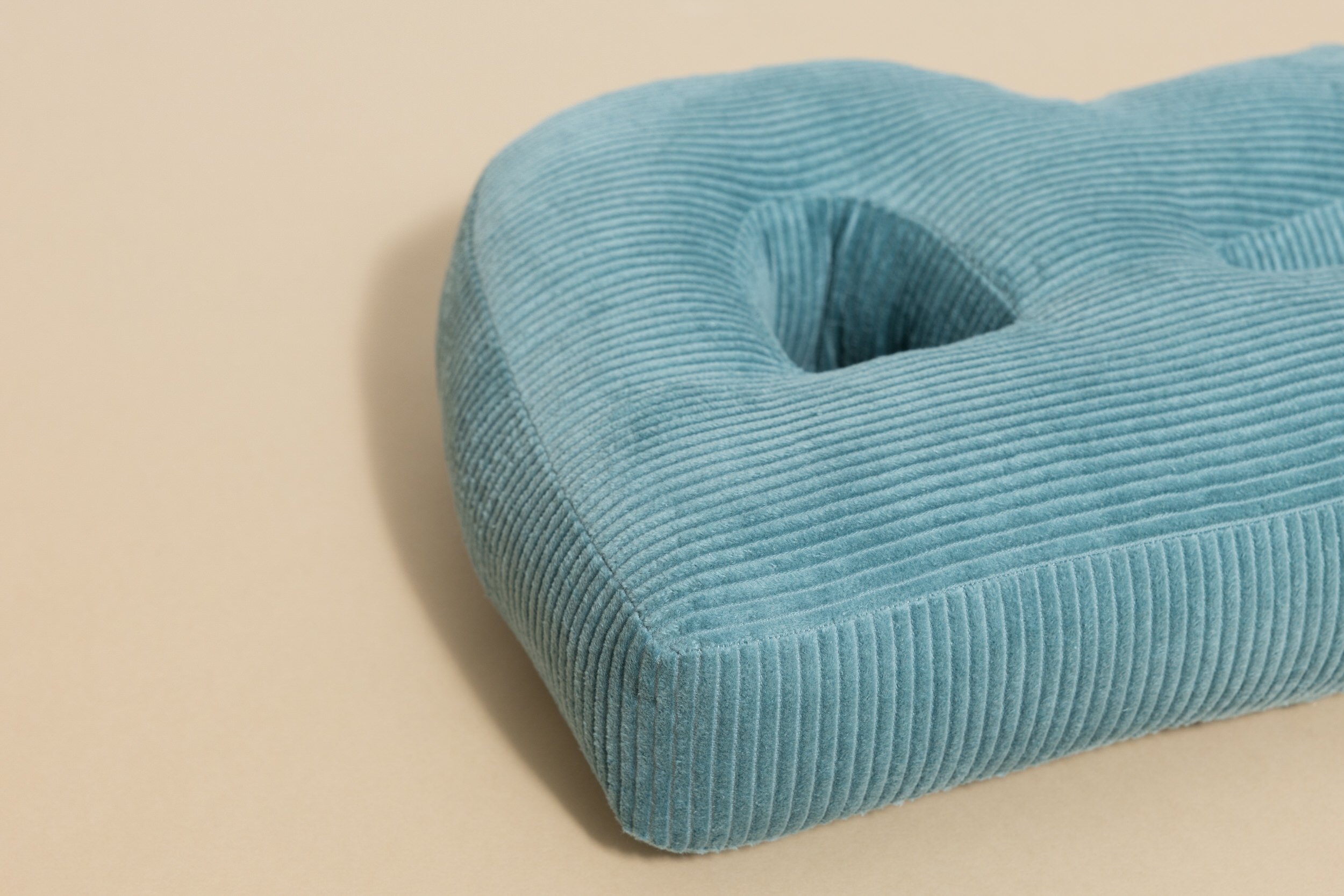 Coussin Lettre R - Velours Côtelé Bleu Coussin Lettre R - Velours Côtelé Bleu
