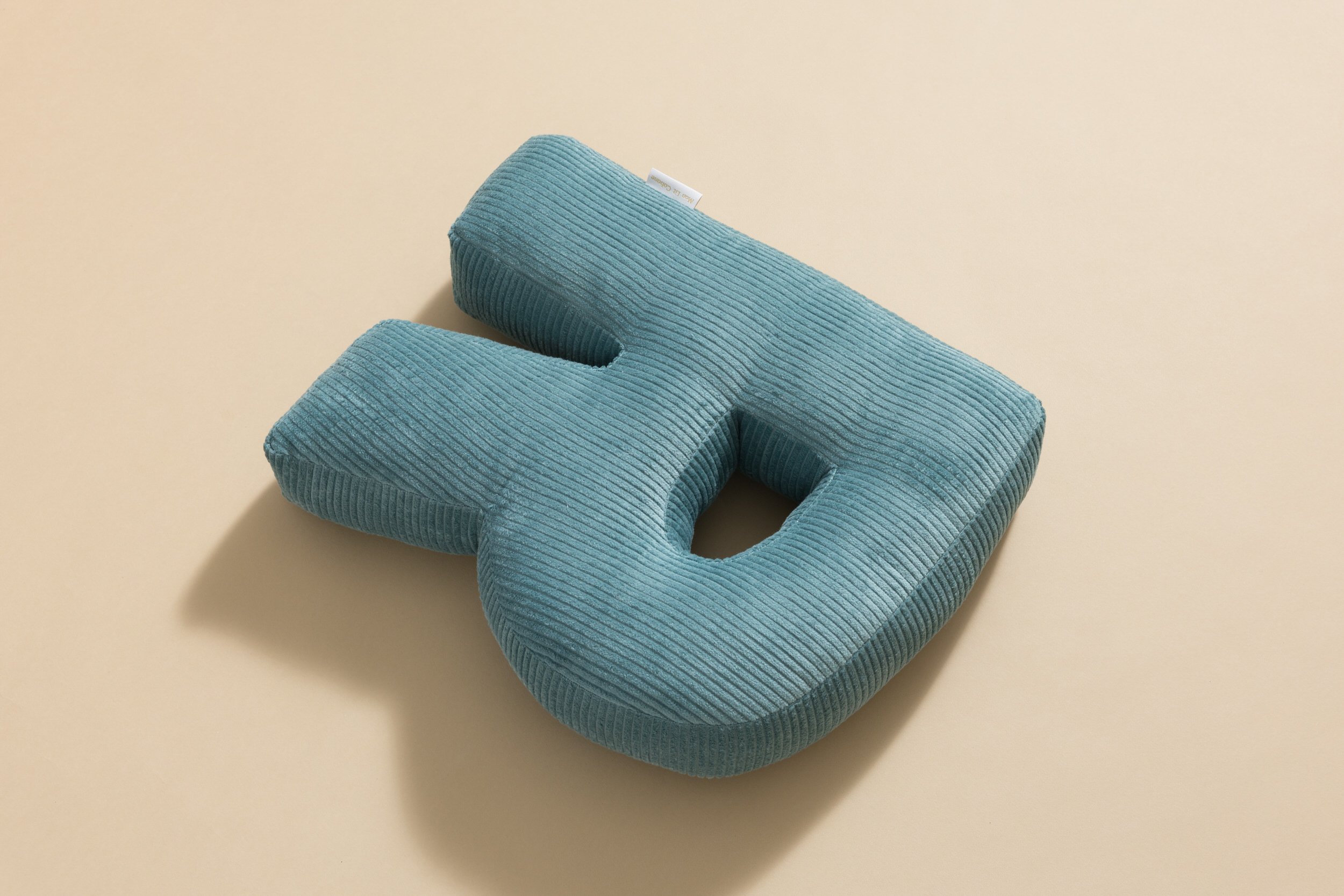 Coussin Lettre R - Velours Côtelé Bleu Coussin Lettre R - Velours Côtelé Bleu