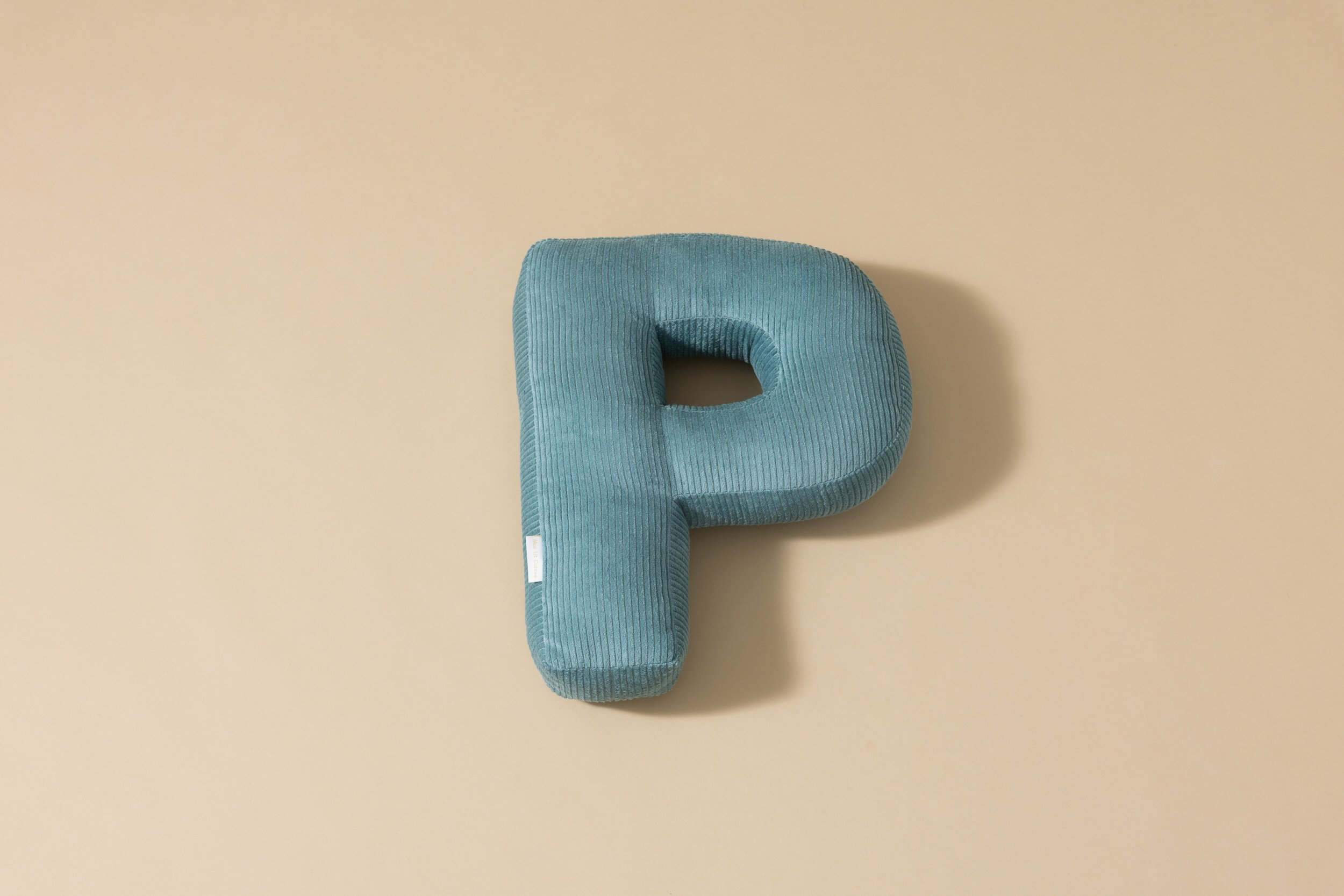 Coussin Lettre P - Velours Côtelé Bleu Coussin Lettre P - Velours Côtelé Bleu