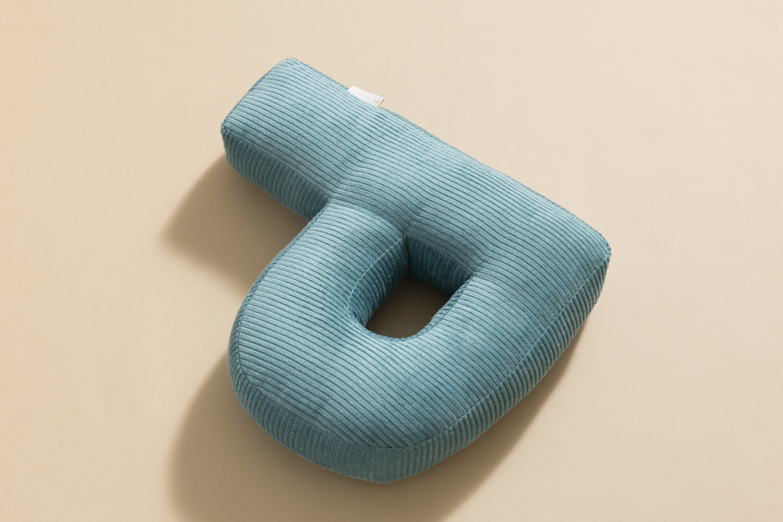 Coussin Lettre P - Velours Côtelé Bleu Coussin Lettre P - Velours Côtelé Bleu