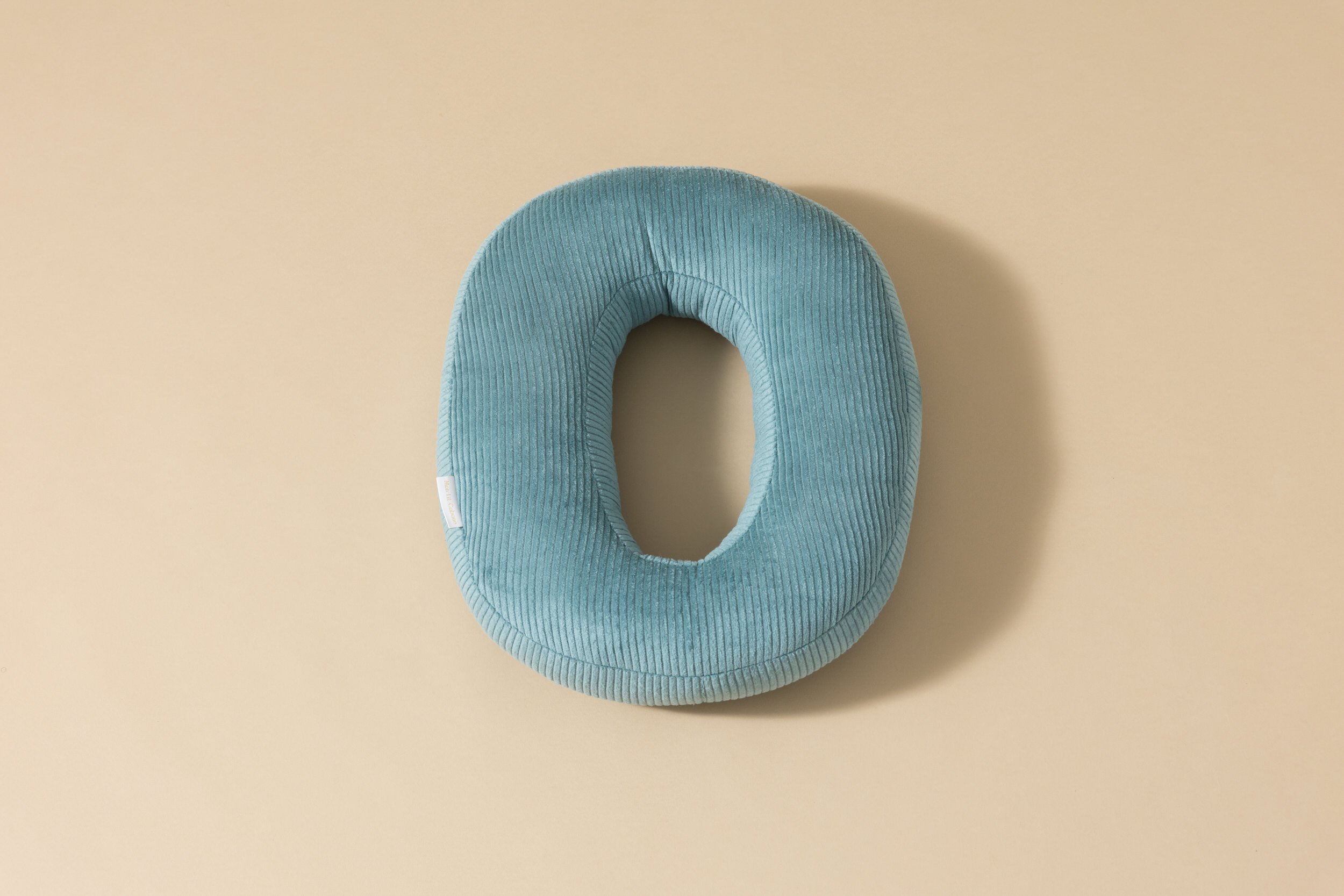 Coussin Lettre O - Velours Côtelé Bleu Coussin Lettre O - Velours Côtelé Bleu