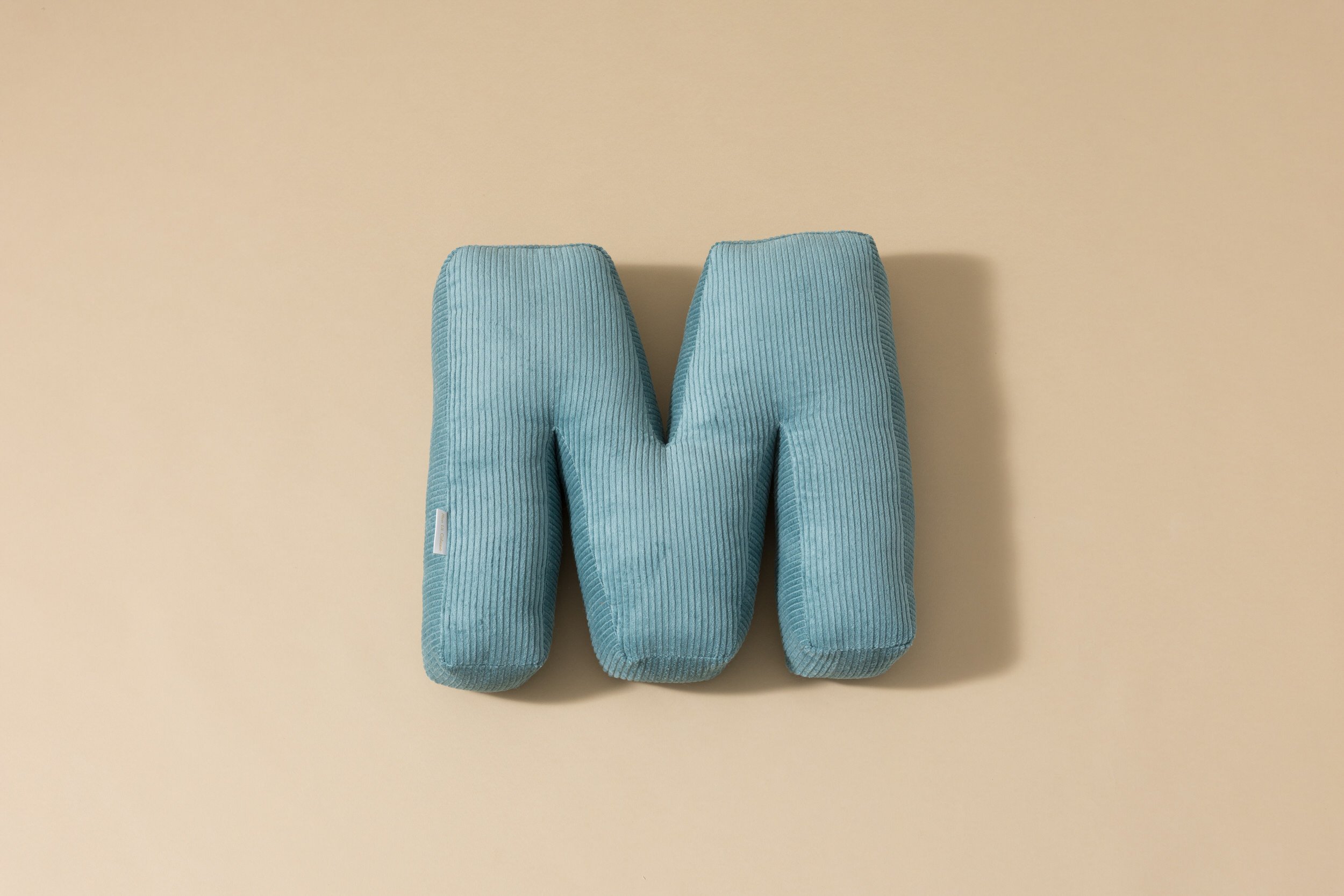 Coussin Lettre M - Velours Côtelé Bleu Coussin Lettre M - Velours Côtelé Bleu