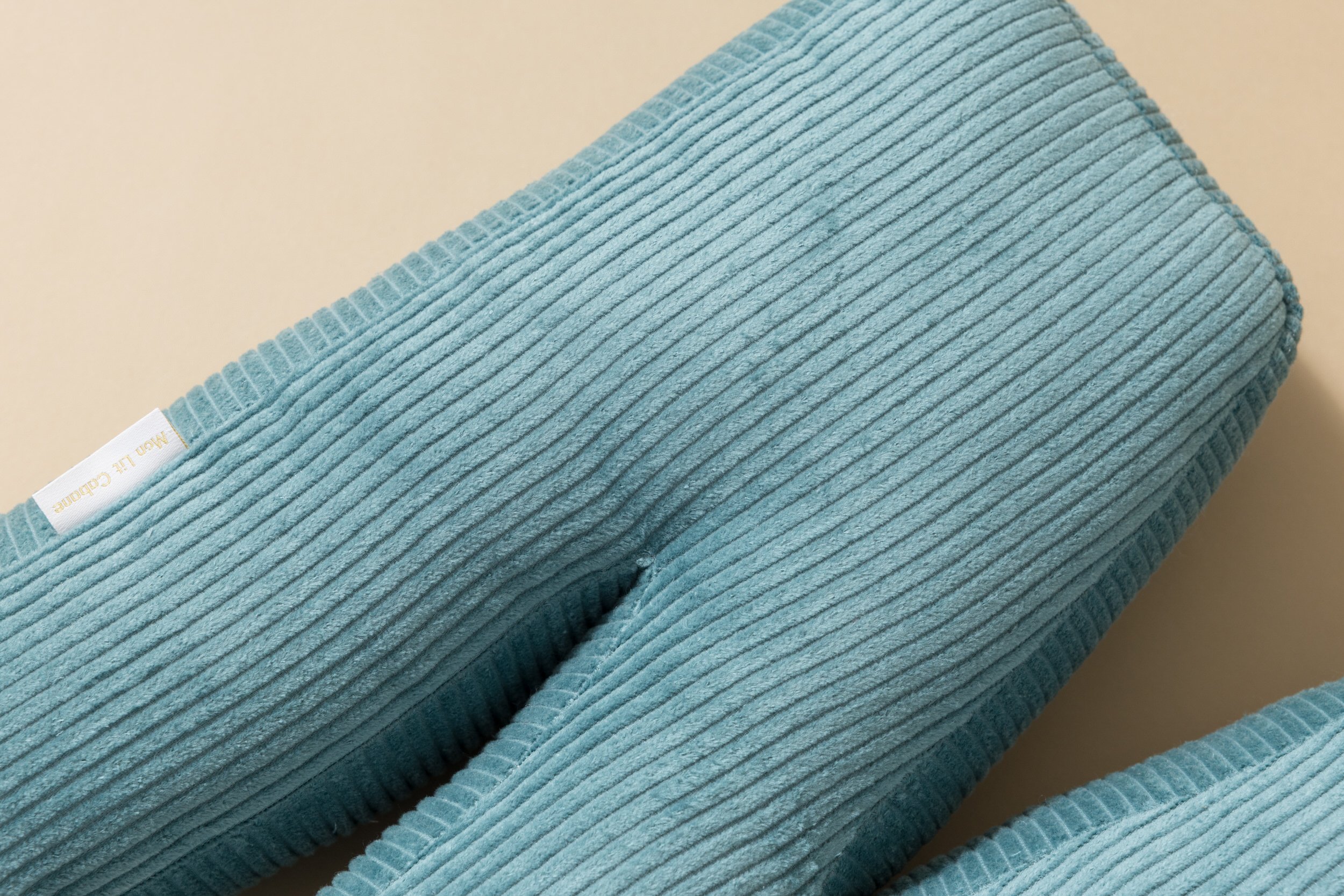 Coussin Lettre M - Velours Côtelé Bleu Coussin Lettre M - Velours Côtelé Bleu