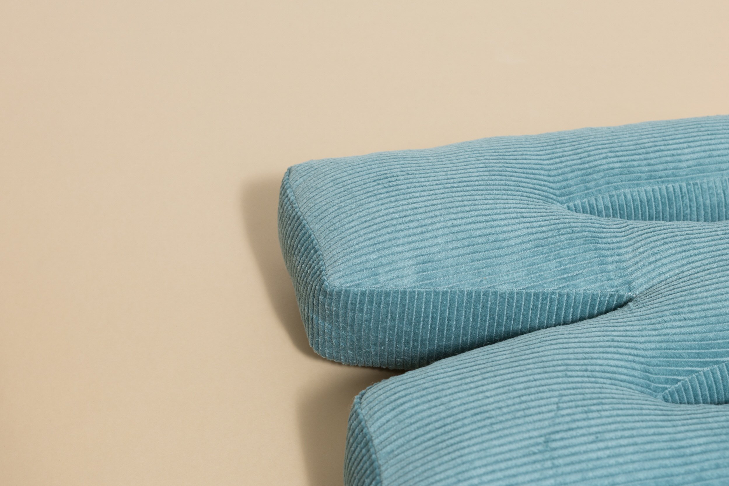 Coussin Lettre M - Velours Côtelé Bleu Coussin Lettre M - Velours Côtelé Bleu