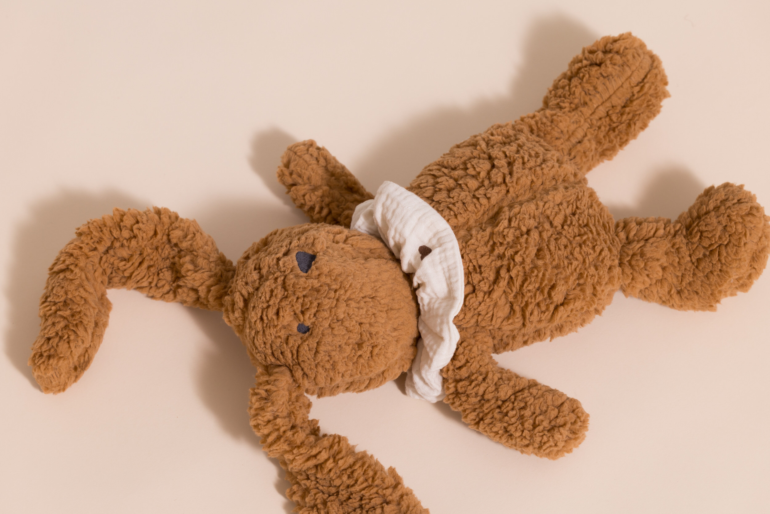 - Doudou Bouclé Lapin Caramel - Marron (Mon Lit Cabane) - Image 5