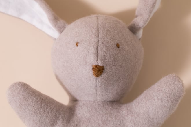 Doudou Coelhinho Bege em Algodão Orgânico