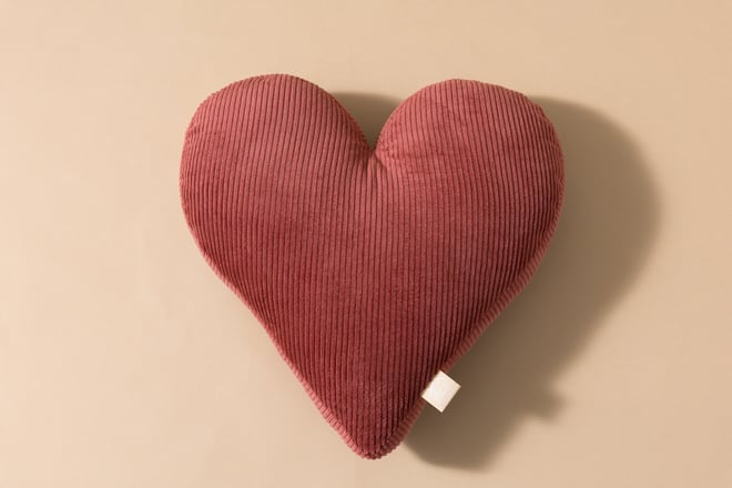 Coussin Coeur en Velours Côtelé Framboise