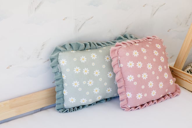 Rectangular Velour Daisy Cushion - Sage Green