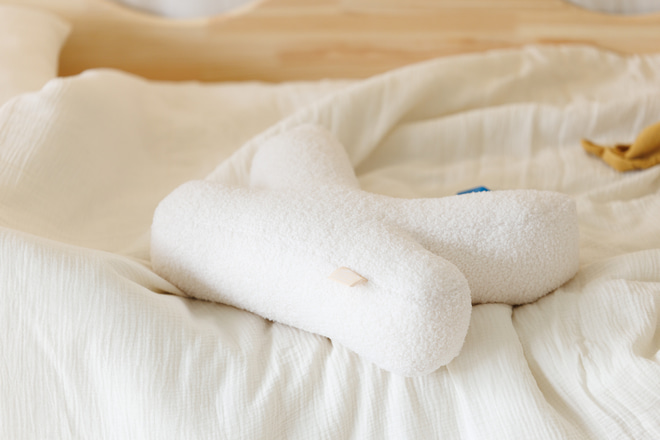 Coussin Lettre K - Bouclé Blanc