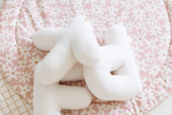 Buchstaben-Kissen M - Weiß Bouclé