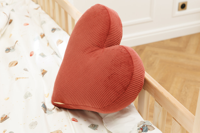 Cuscino Cuore in Velluto a Coste Lampone
